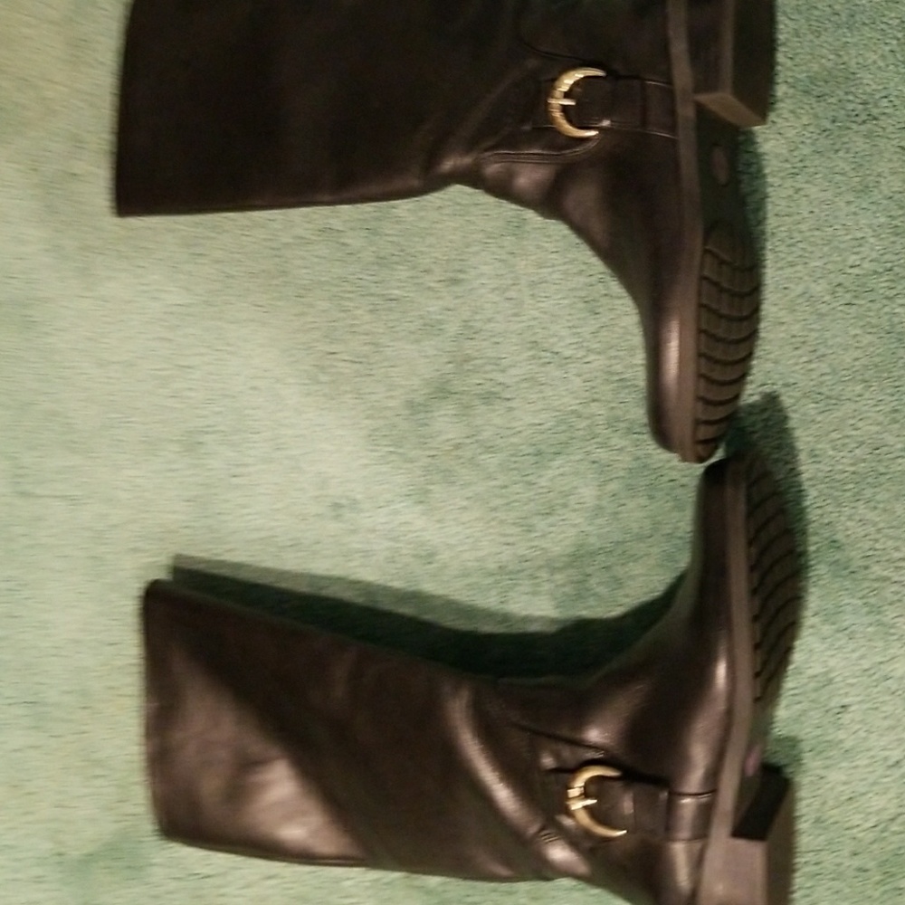 Boots - Picture 3 of 6